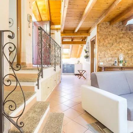 Casa Del Folletto 4* סטרסה